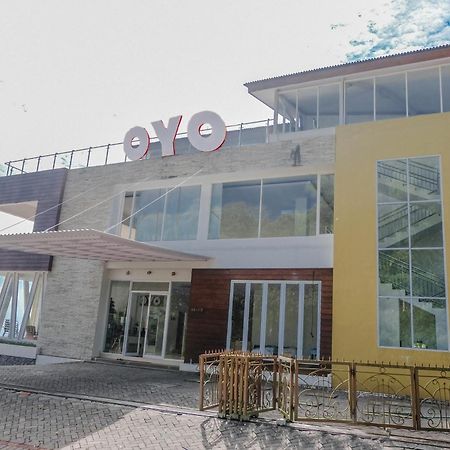 Oyo 1194 Villa Bukit Panderman Residence Бату Екстер'єр фото
