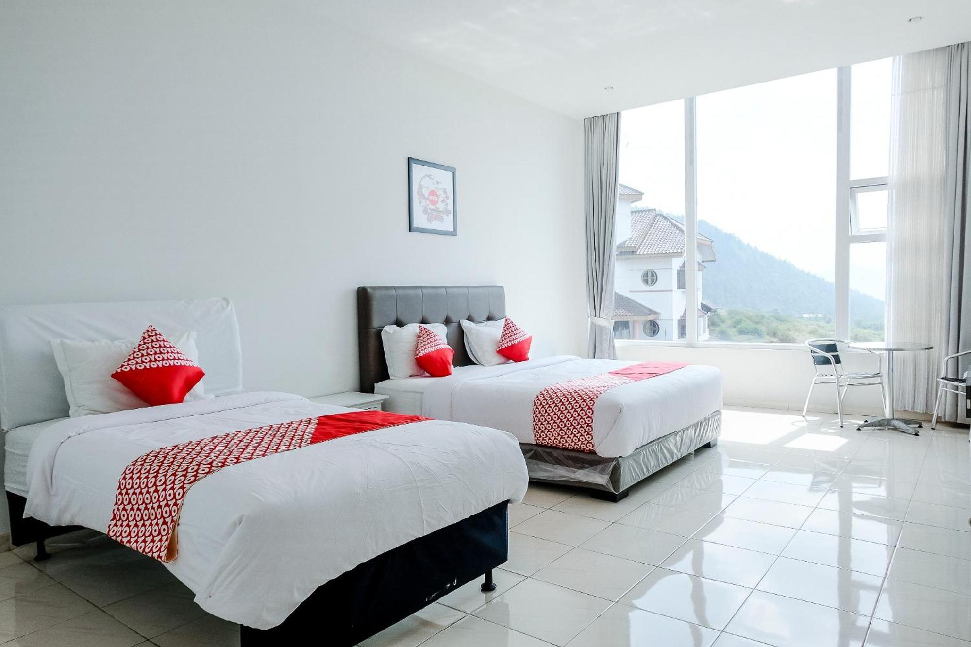 Oyo 1194 Villa Bukit Panderman Residence Бату Екстер'єр фото