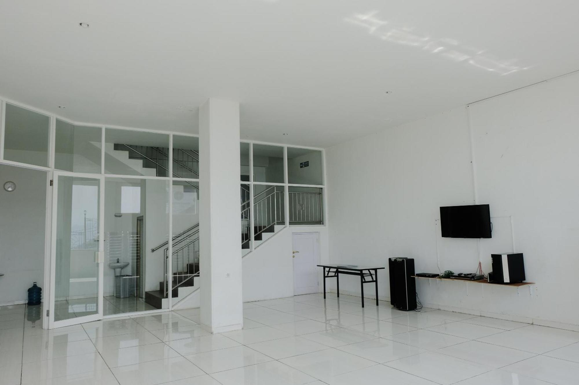 Oyo 1194 Villa Bukit Panderman Residence Бату Екстер'єр фото