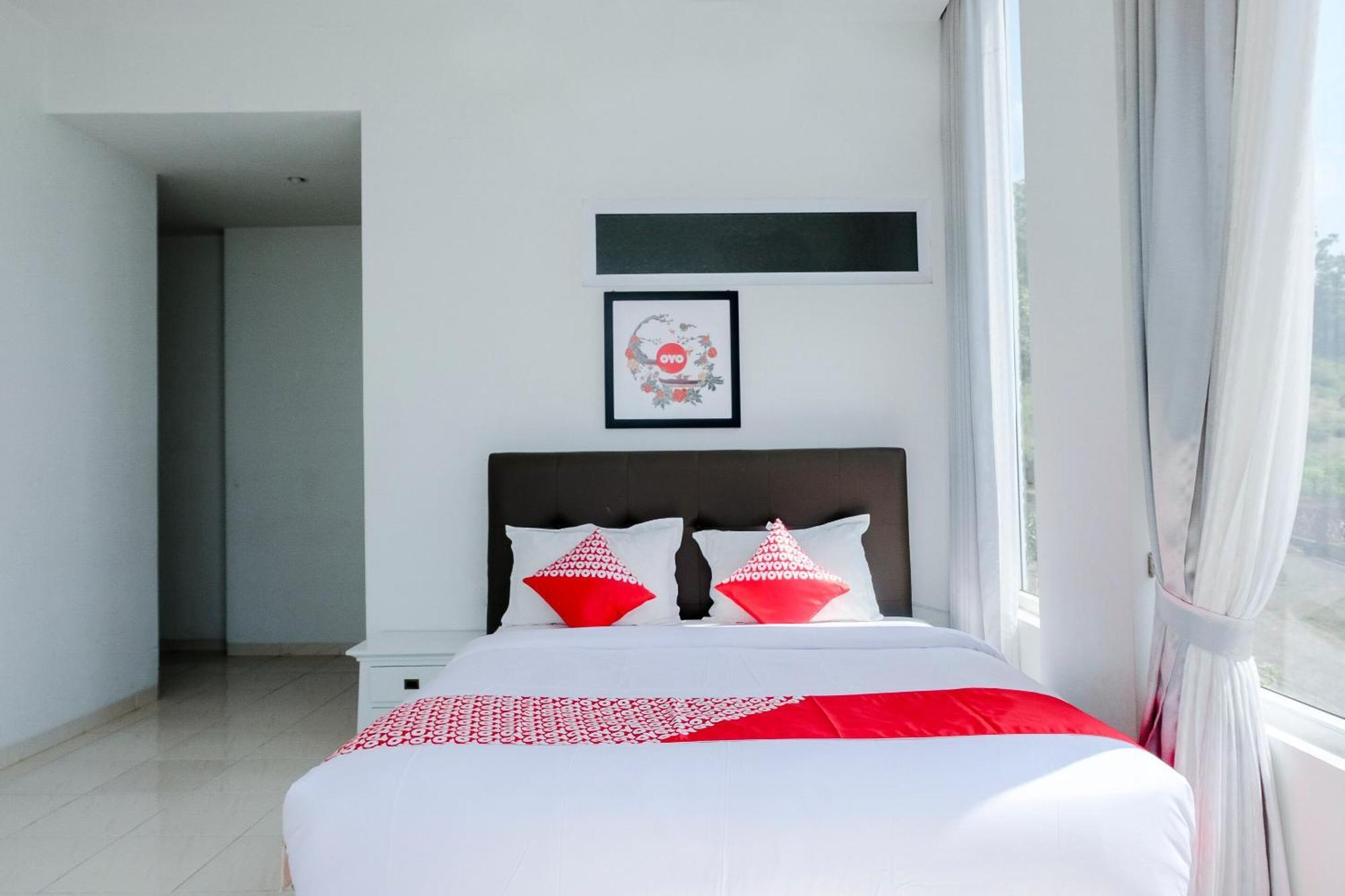 Oyo 1194 Villa Bukit Panderman Residence Бату Екстер'єр фото
