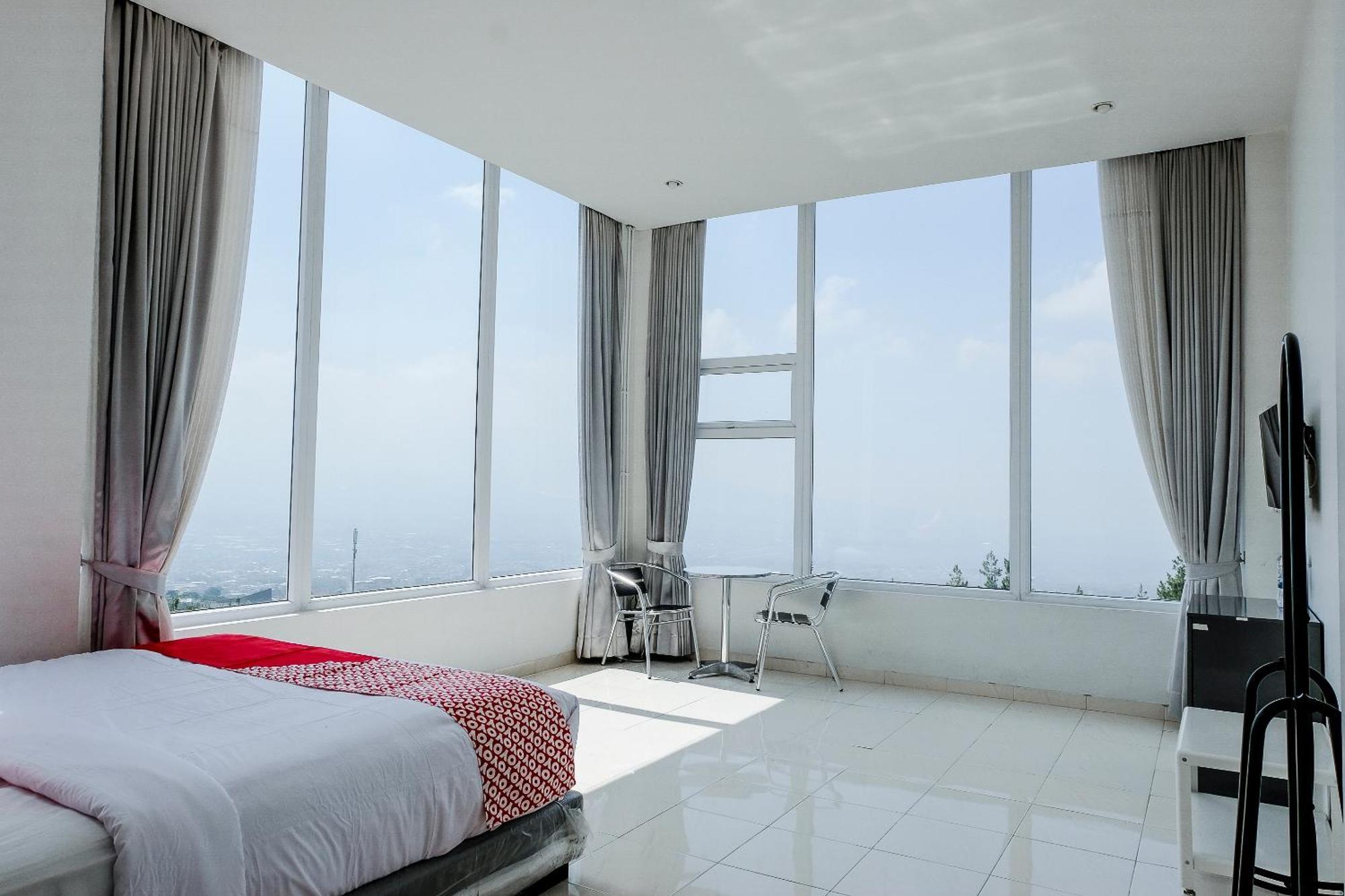 Oyo 1194 Villa Bukit Panderman Residence Бату Екстер'єр фото
