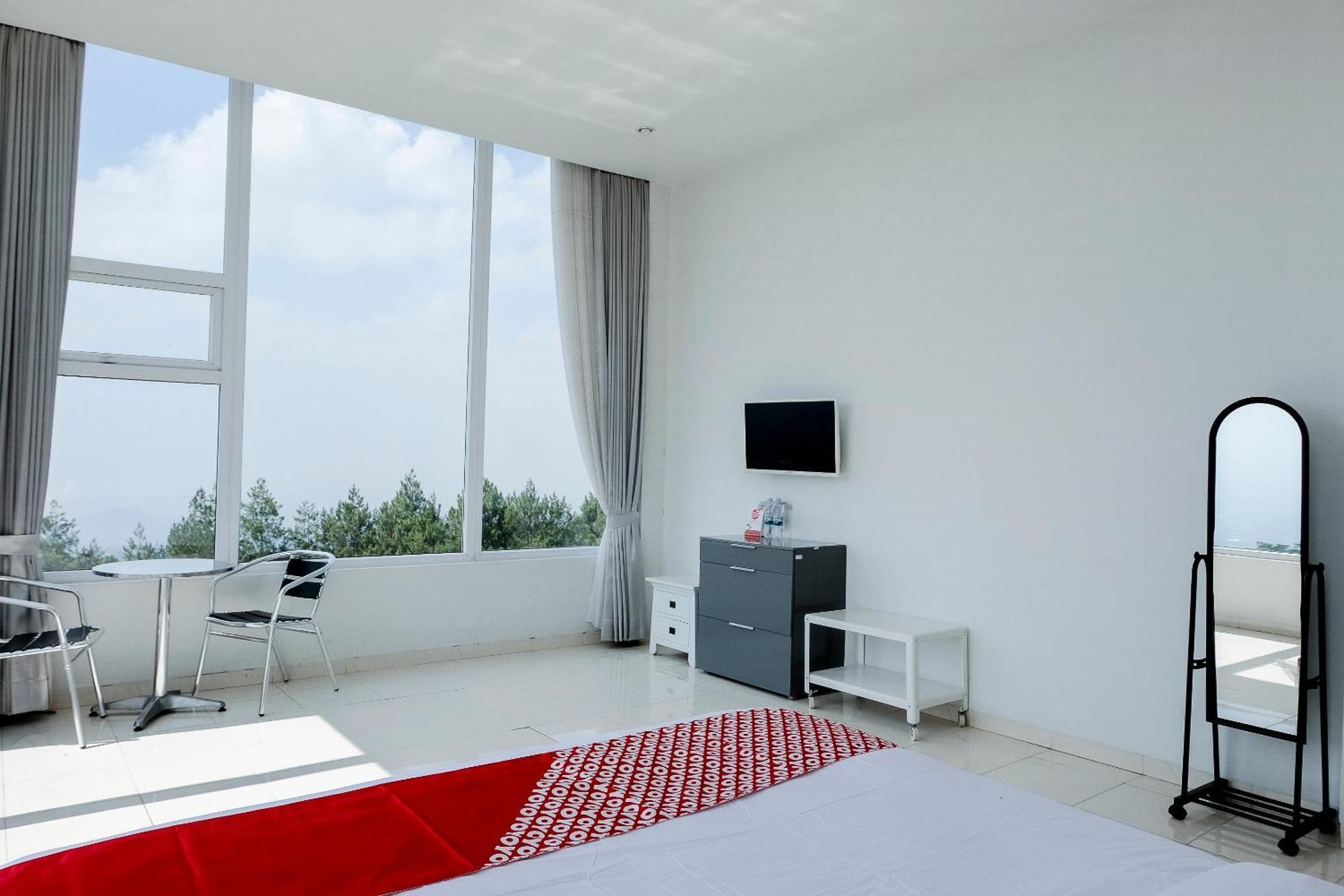 Oyo 1194 Villa Bukit Panderman Residence Бату Екстер'єр фото