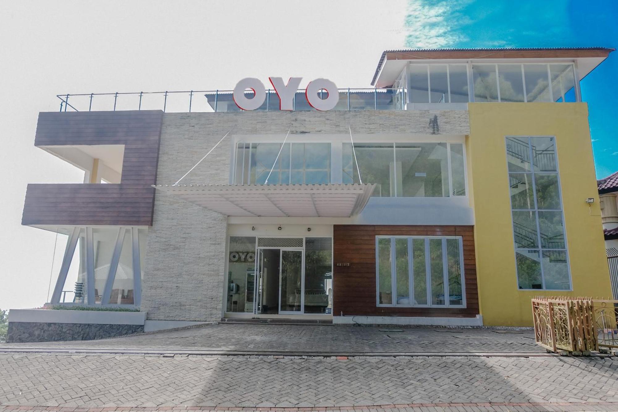 Oyo 1194 Villa Bukit Panderman Residence Бату Екстер'єр фото