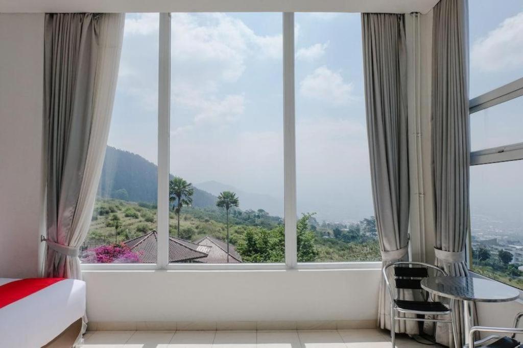 Oyo 1194 Villa Bukit Panderman Residence Бату Екстер'єр фото