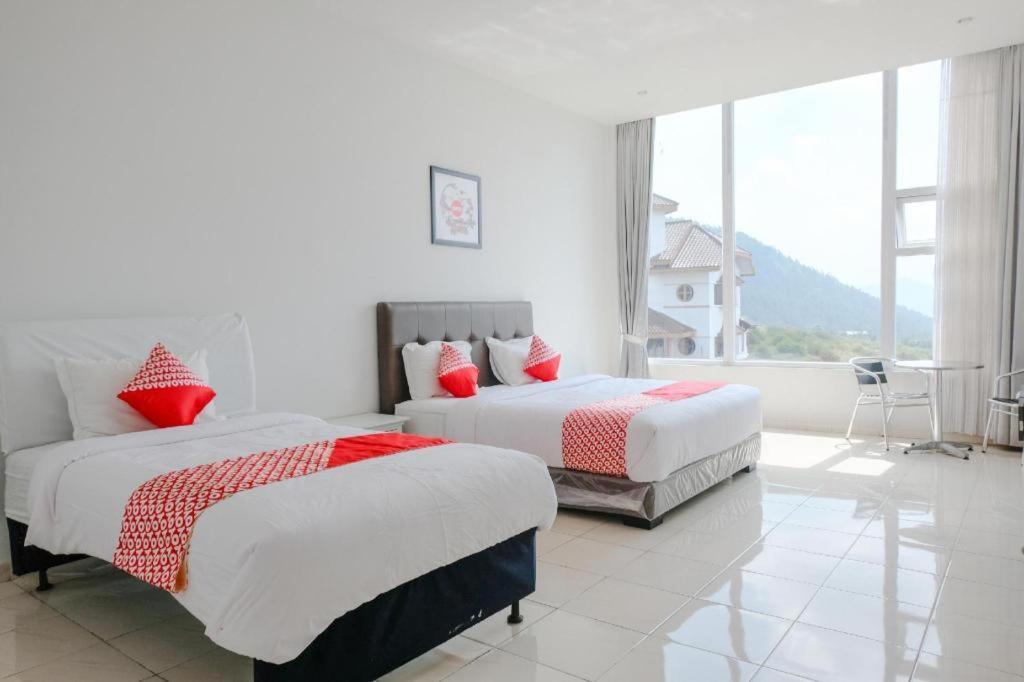 Oyo 1194 Villa Bukit Panderman Residence Бату Екстер'єр фото