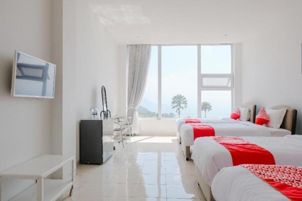 Oyo 1194 Villa Bukit Panderman Residence Бату Екстер'єр фото