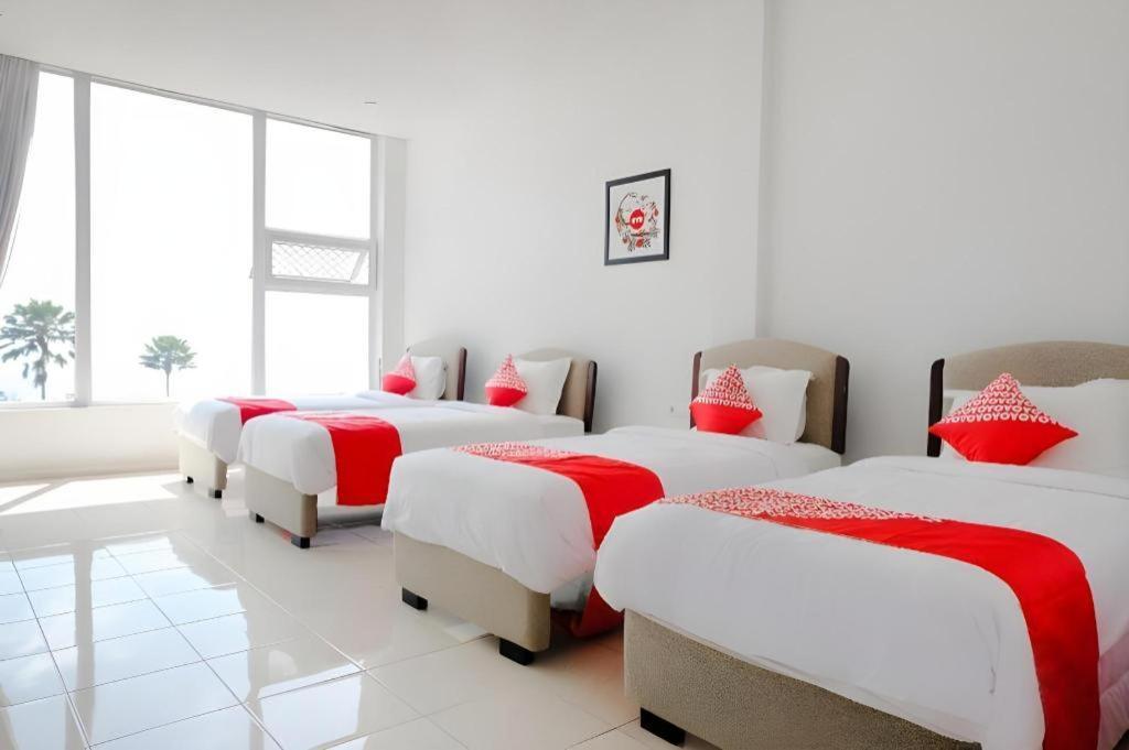 Oyo 1194 Villa Bukit Panderman Residence Бату Екстер'єр фото