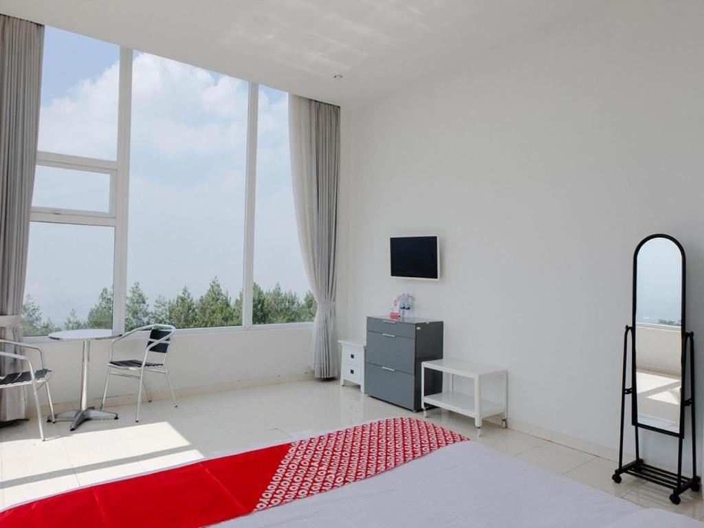 Oyo 1194 Villa Bukit Panderman Residence Бату Екстер'єр фото