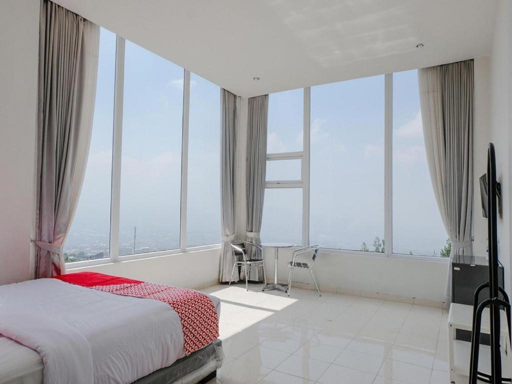 Oyo 1194 Villa Bukit Panderman Residence Бату Екстер'єр фото