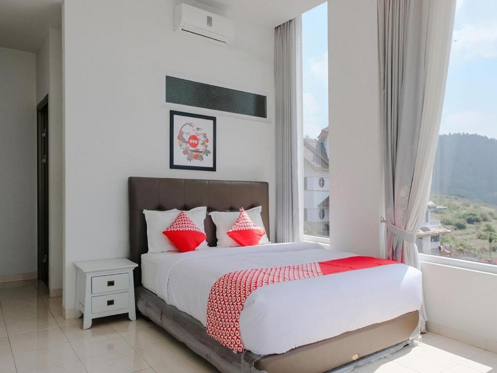 Oyo 1194 Villa Bukit Panderman Residence Бату Екстер'єр фото