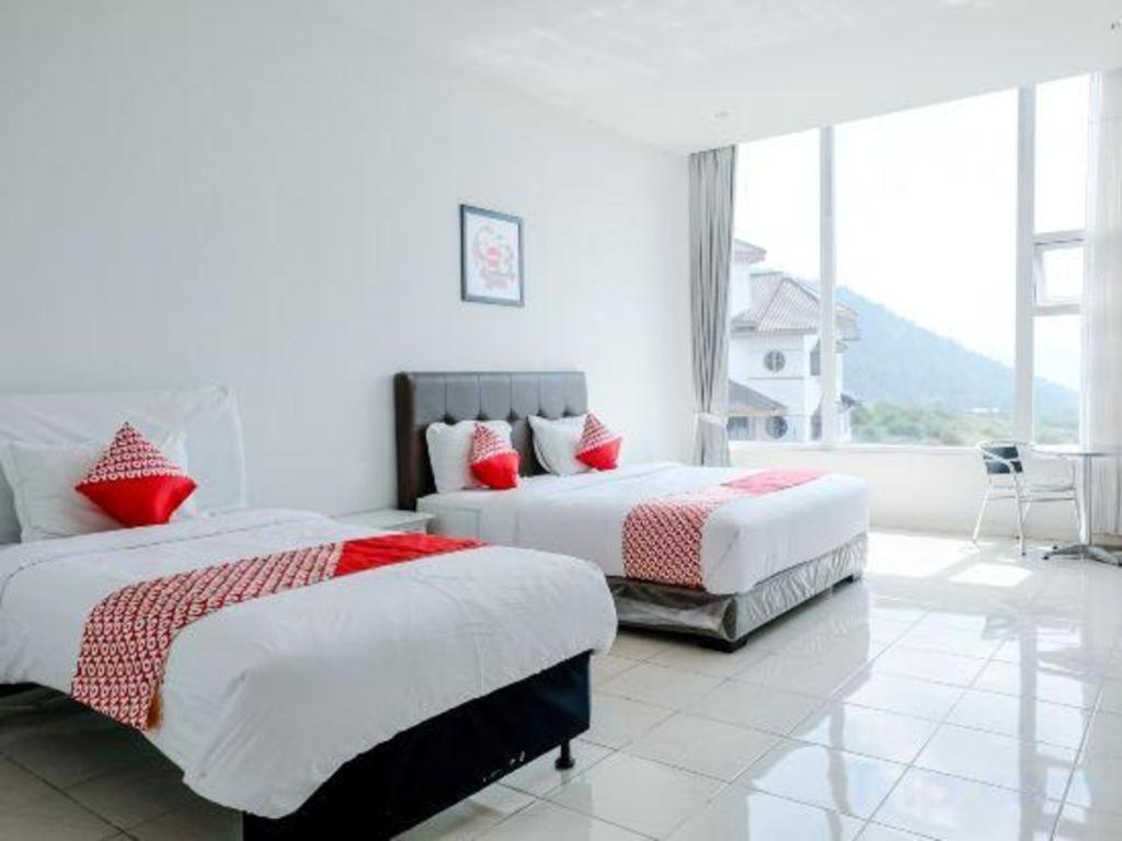 Oyo 1194 Villa Bukit Panderman Residence Бату Екстер'єр фото