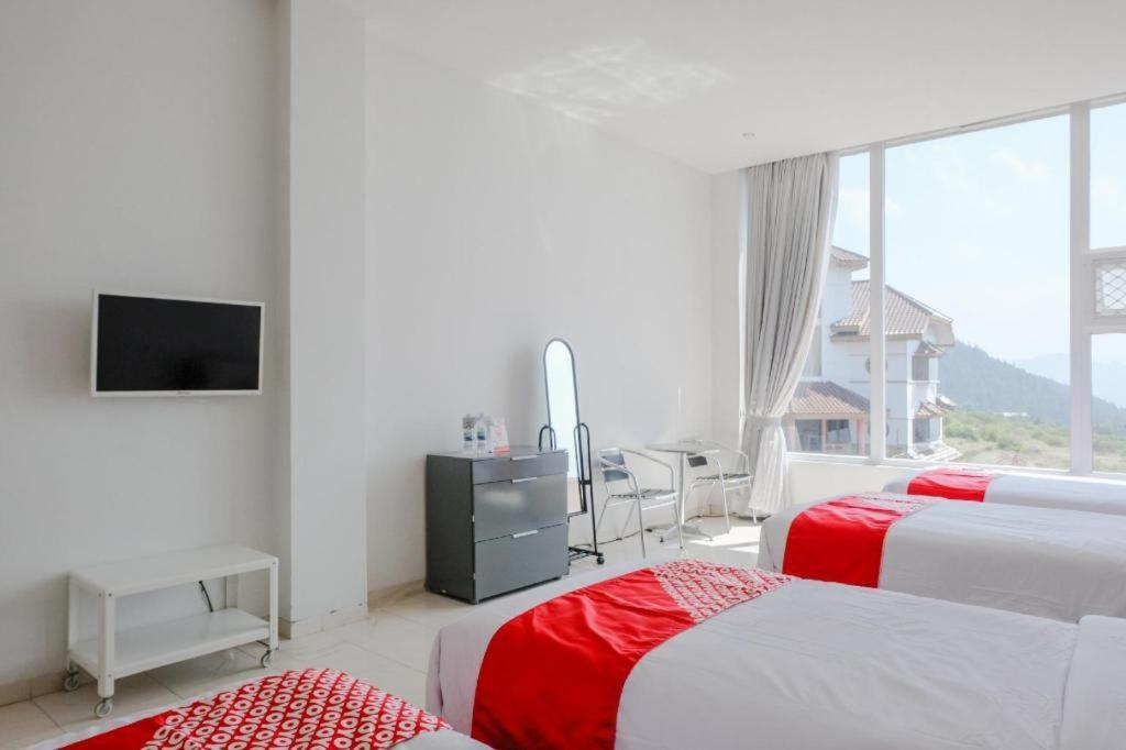 Oyo 1194 Villa Bukit Panderman Residence Бату Екстер'єр фото