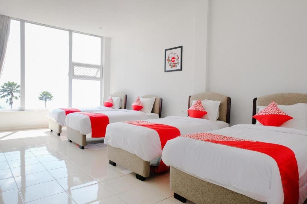 Oyo 1194 Villa Bukit Panderman Residence Бату Екстер'єр фото
