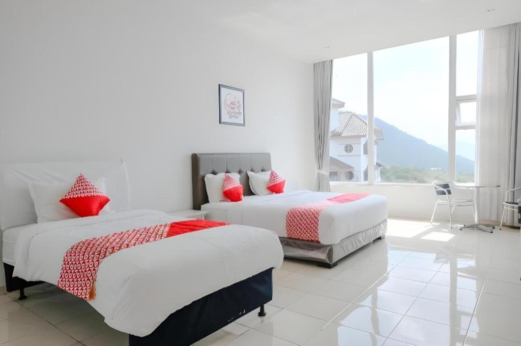 Oyo 1194 Villa Bukit Panderman Residence Бату Екстер'єр фото