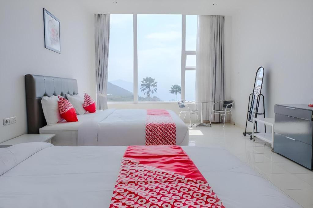 Oyo 1194 Villa Bukit Panderman Residence Бату Екстер'єр фото