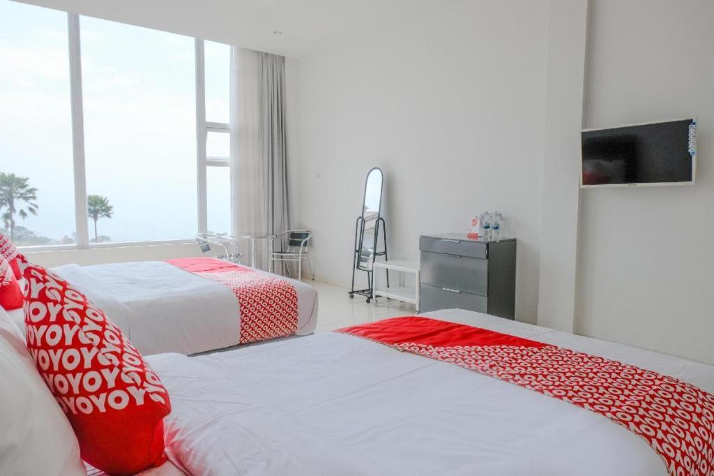 Oyo 1194 Villa Bukit Panderman Residence Бату Екстер'єр фото
